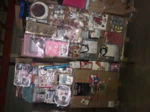 Lot de palettes de marchandises BAZAR