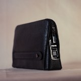 Pochette en Cuir avec verrouillage par empreinte digitale