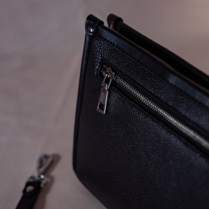 Grande pochette en cuir élégant avec fermeture éclair et empreinte digitale, rangements multiples...