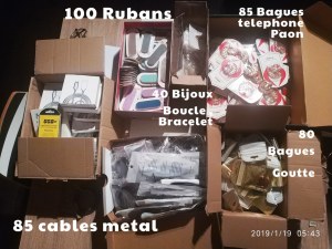 Lot accessoires Bagues téléphone , cables Iphone et USB-C, bijoux