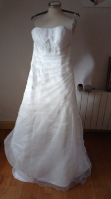 Vends robes de mariées, cérémonies et accessoires