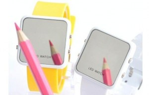 Montre a LED- Violet, rouge, orange