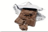 Lindt - excellence tablette de chocolat noir 70% cacao avec éclats caramel de sel