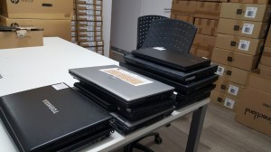 Lot de 10 Ordinateurs Portables complet installer + chargeurs + batteries