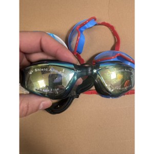 LIQUIDATION DE LUNETTES DE PISCINE / Natation - 0,39€
