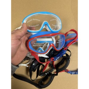 LIQUIDATION DE LUNETTES DE PISCINE / Natation - 0,39€