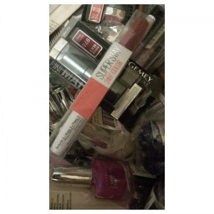 Lot de 1200 cosmétiques de grandes marques