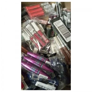 Lot de 250 cosmétiques de marques