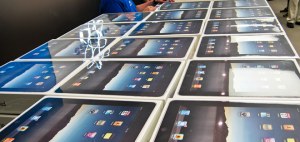 LOT IPHONE 4S - IPHONE 5 - SAMSUNG S3 - IPAD