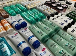 Lot de 100 shampoings, soins capillaire de marques