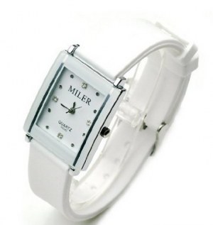 Montre au cadran d'affichage rectangle. Bracelet blanc. Boitier en polyuréthane