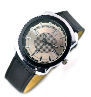 Montre miler pour homme avec bracelet en cuir et boitier argente