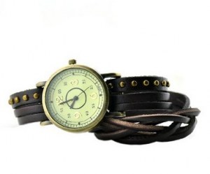 Montre tendance miler. Bracelet et cadran vintage. ( noire)