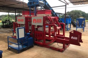 Machine fabrication de parpaing, hourdis, pavé