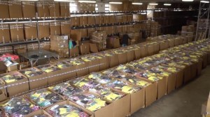 Stocks des vetements: hommes/femmes et enfant