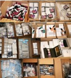 Lot de 1000 cosmetiques de marque Manhattan