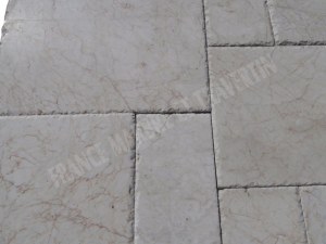 Marbre Marfil Beige Opus Romain Dimension : 20x20 - 20x40 - 40x40 - 40x60 cm Épaisseur...