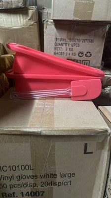 DESTOCKAGE : KITS DE PÂTISSERIE SILICONE ROUGE (2 MOULES + 1 MARYSE) – 816 PIÈCES