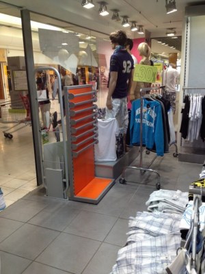 Equipement magasin Jeans Sportswear complet 115m2