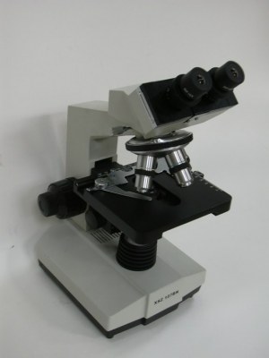 MICROSCOPE BINOCULAIRE