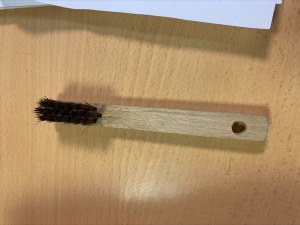 DESTOCKAGE BROSSE A BOUGIES AVEC MANCHE EN BOIS FILS LAITON