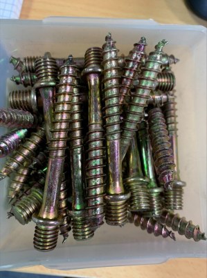 DESTOCKAGE Patte à vis pour bois