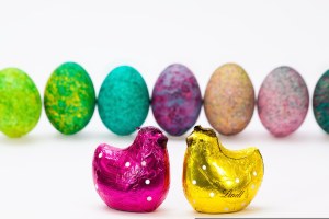 Milka - oeufs fourrés au chocolat au lait et crème confiseur avec éclats de céréales croustillantes