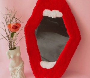 Miroir avec decoration en laine