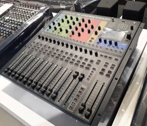 Consoles de mixage pour streaming, consoles de mixage numériques, consoles de mixage analogiques...