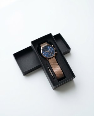 DESTOCKAGE : MONTRES HOMMES AVEC BRACELET MILANAIS – 1 000 PIÈCES
