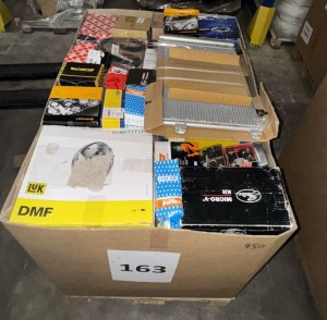 PALETTE MIXTE DE PIECES DETACHEES AUTOMOBILE.