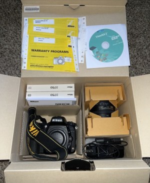 Appareil photo reflex numérique plein format Nikon D750