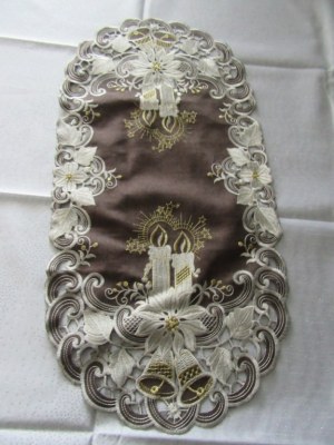 Nappes et napperons de Noel brodeés