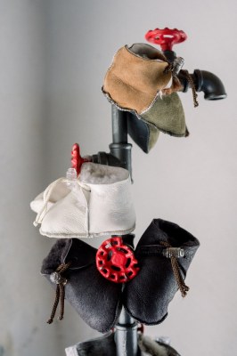 Chaussons bébé en cuir et fourrure d'Agneau