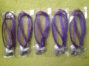 Lot de colliers coeur 1 euro pièce