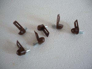 Taquet d'étagère plastique noir 4 mm paquet 1000