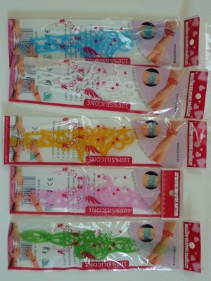 Lot de 490 bracelets silicone "tatoo" assortiment + 10 motifs et + 10 couleurs