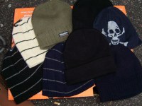 Lot de bonnets et paires de gants