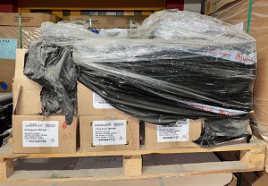 Revente 11 palettes de peintures et solvant peinture Microblend