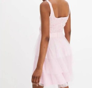 Robes pour femmes en gros, Catégorie A, tailles 36–44, à partir de 2,90 €, printemps/ét...