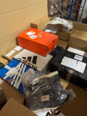 Lot de chaussures de marque (mixte, catégories A, B et C) – À partir de 100 paires, seu...