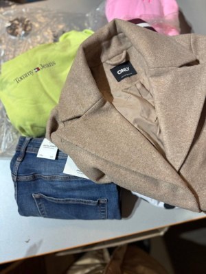 6,50 €/pièce – Mix de vêtements de marque, catégorie C (Nike, Adidas, Tommy Hilfiger,...)