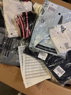 478 € – Vêtements de marque pour femmes et hommes (mix), 76 pièces