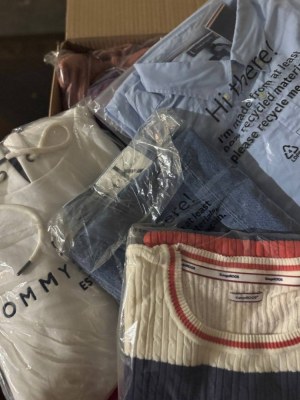 480 € – Vêtements de marque en lot mixte (64 pièces) pour femmes et hommes – 7,50 € par...
