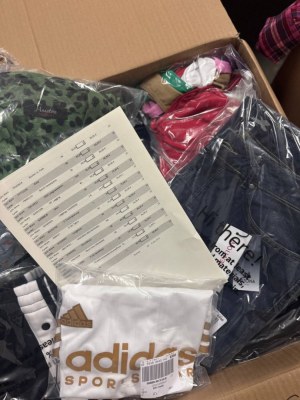 445 € – Lot mixte de vêtements de marque pour femmes et hommes, 82 pièces, retours clie...