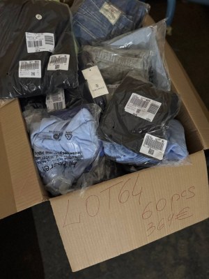 364 € – Lot mixte de vêtements de marque pour femmes et hommes, 60 pièces, retours prem...