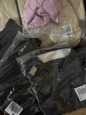 400 € – Lot de vêtements de marque mixte homme/femme, 66 pièces, PVC 4000 €, grandes ma...