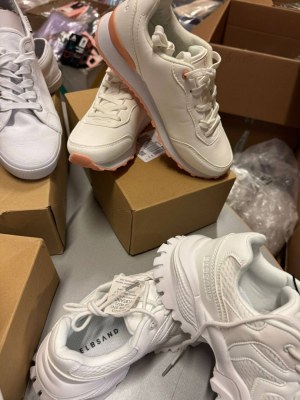 À partir de 7,50 € par paire – 854 paires de chaussures femme en stock, baskets et chaussures de...