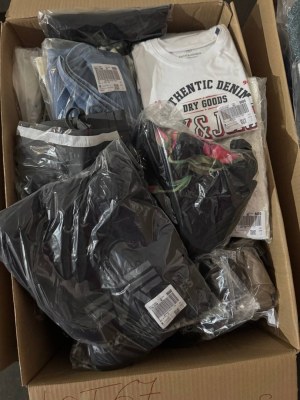 381 € – Mix de vêtements de marque pour femmes et hommes, 64 pièces, valeur au détail...