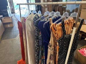 195 € par lot – Combinaisons femme mix, 100 pièces, catégorie A, neuves sans étiquettes...